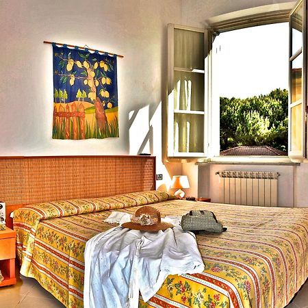 Hotel Villa Fiorisella マリーナ・ディ・マッサ エクステリア 写真
