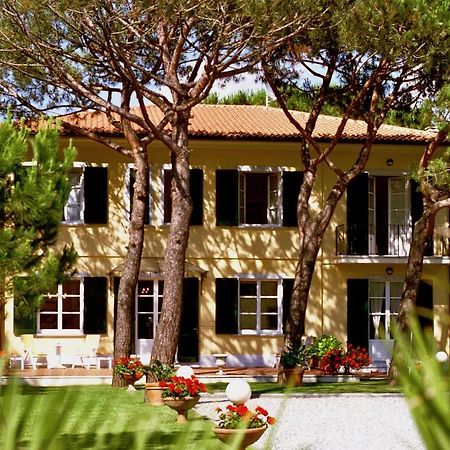Hotel Villa Fiorisella マリーナ・ディ・マッサ エクステリア 写真