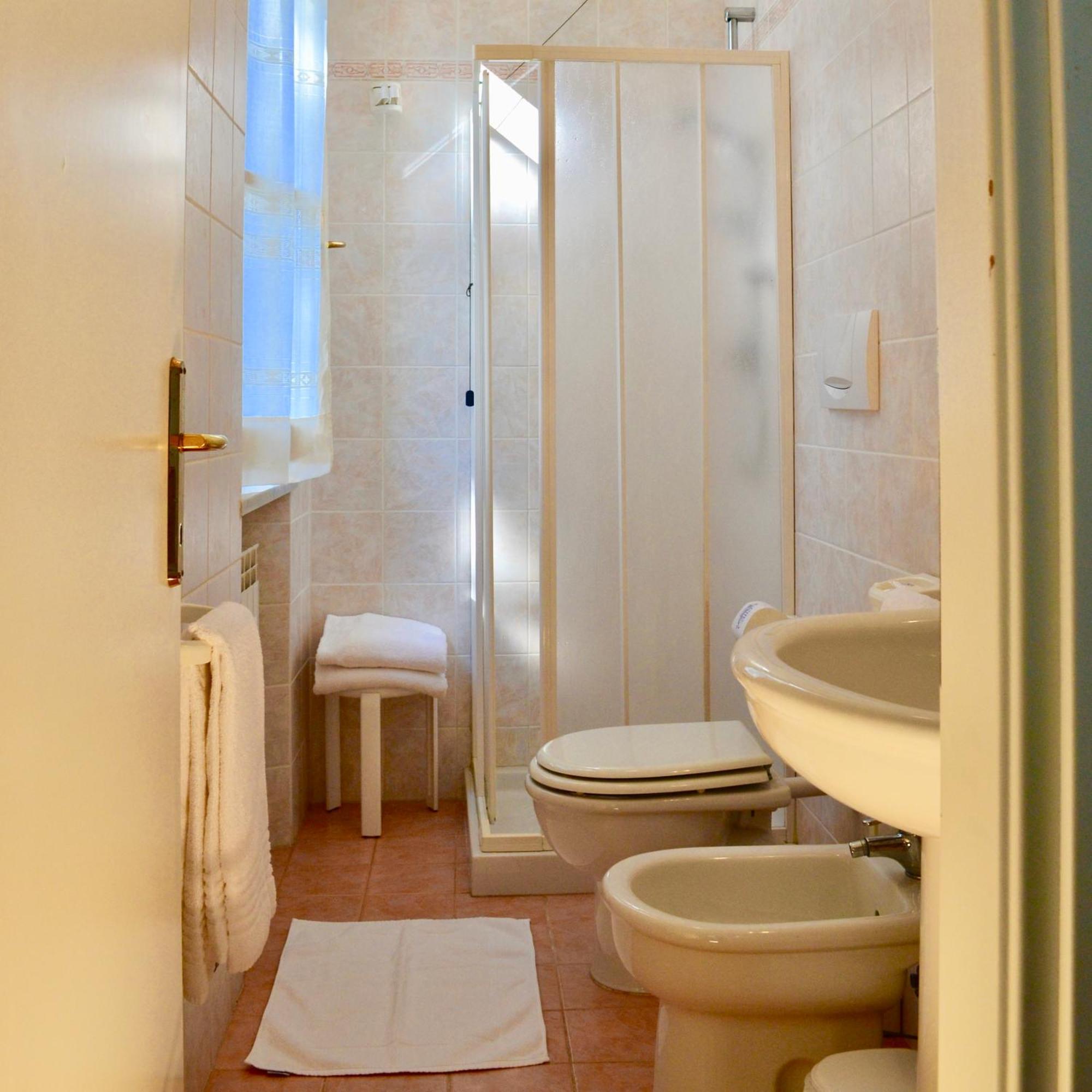 Hotel Villa Fiorisella マリーナ・ディ・マッサ エクステリア 写真