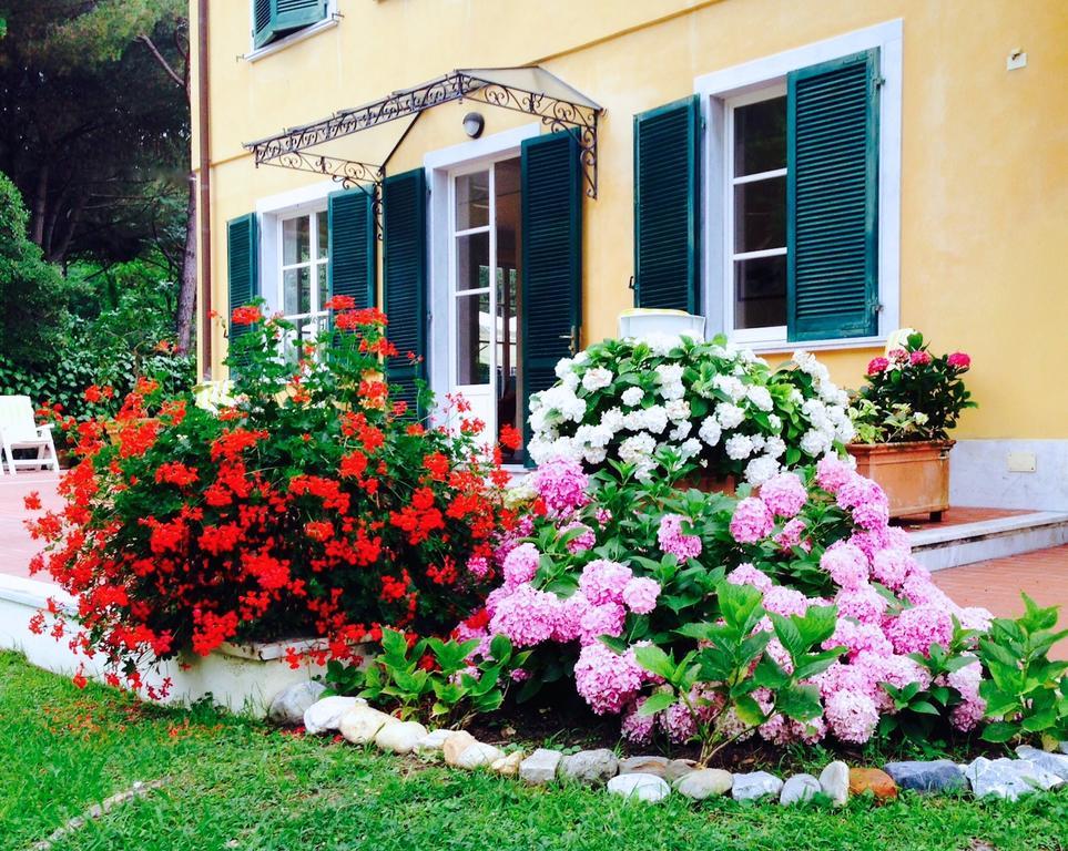 Hotel Villa Fiorisella マリーナ・ディ・マッサ エクステリア 写真