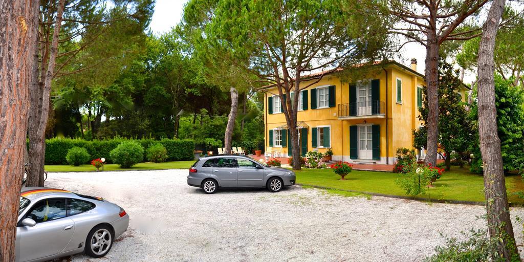 Hotel Villa Fiorisella マリーナ・ディ・マッサ エクステリア 写真