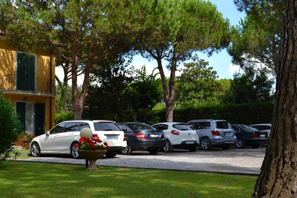Hotel Villa Fiorisella マリーナ・ディ・マッサ エクステリア 写真