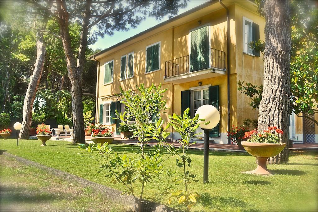 Hotel Villa Fiorisella マリーナ・ディ・マッサ エクステリア 写真