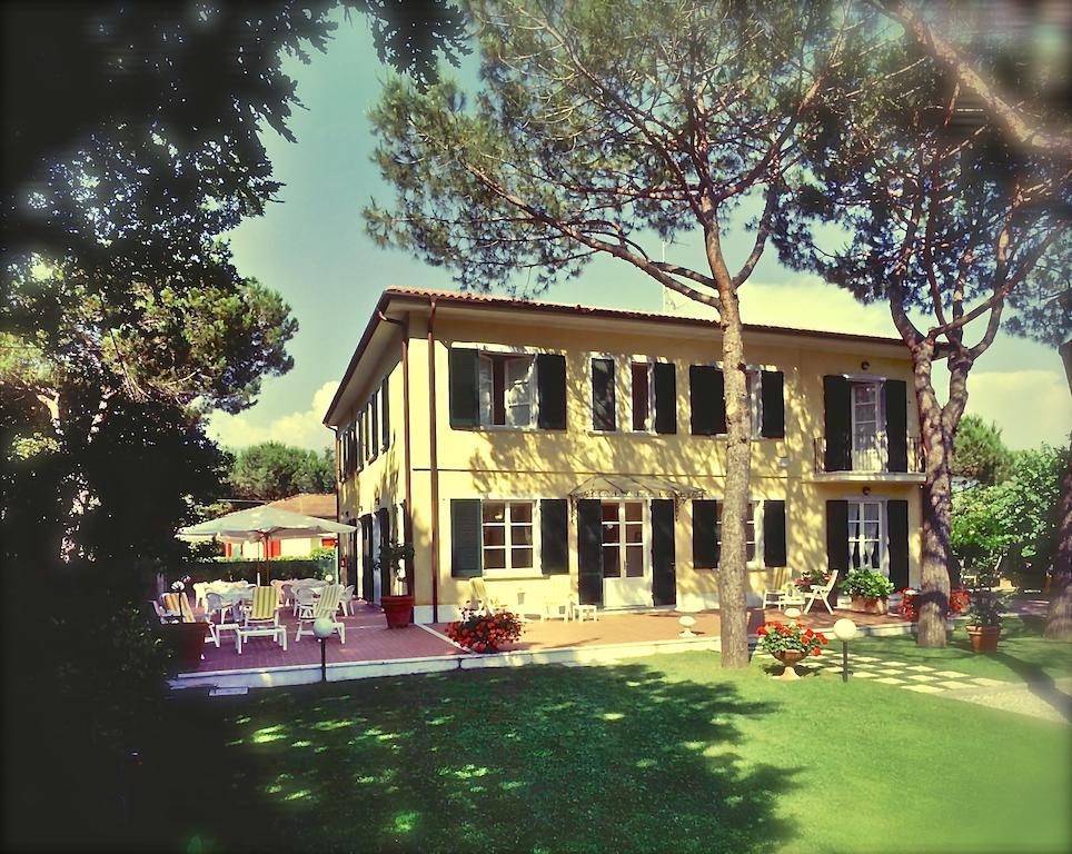 Hotel Villa Fiorisella マリーナ・ディ・マッサ エクステリア 写真