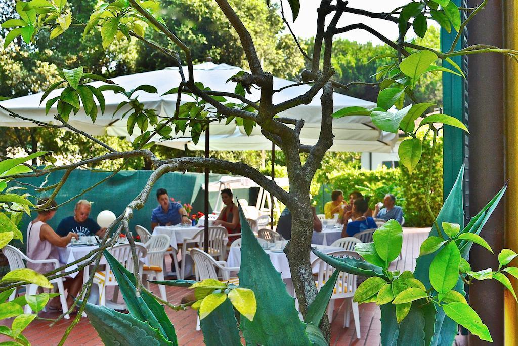 Hotel Villa Fiorisella マリーナ・ディ・マッサ エクステリア 写真