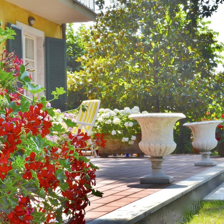 Hotel Villa Fiorisella マリーナ・ディ・マッサ エクステリア 写真