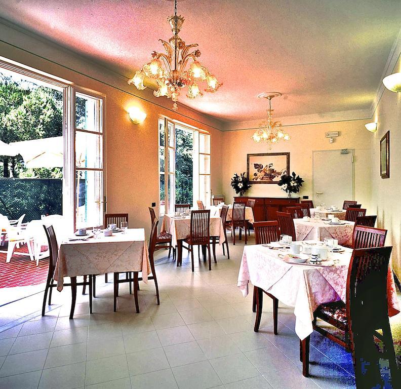 Hotel Villa Fiorisella マリーナ・ディ・マッサ エクステリア 写真