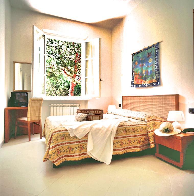 Hotel Villa Fiorisella マリーナ・ディ・マッサ 部屋 写真