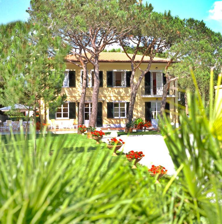 Hotel Villa Fiorisella マリーナ・ディ・マッサ エクステリア 写真
