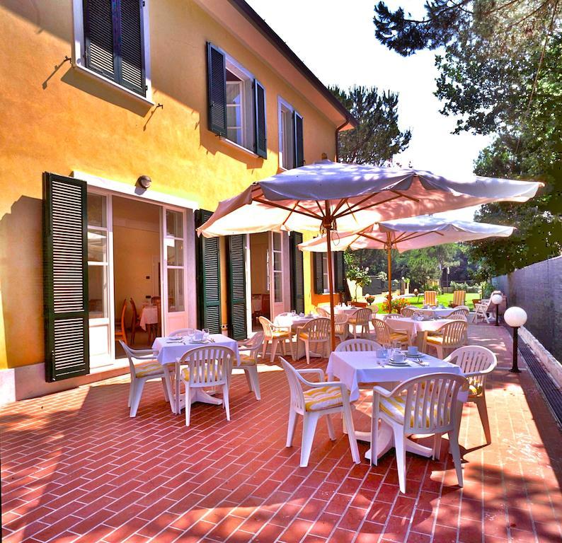 Hotel Villa Fiorisella マリーナ・ディ・マッサ エクステリア 写真