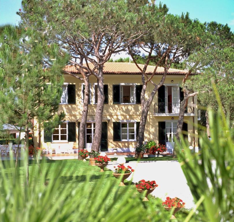 Hotel Villa Fiorisella マリーナ・ディ・マッサ エクステリア 写真