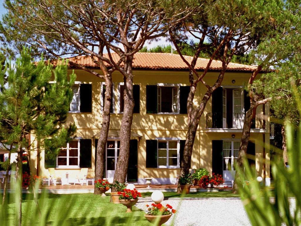 Hotel Villa Fiorisella マリーナ・ディ・マッサ エクステリア 写真